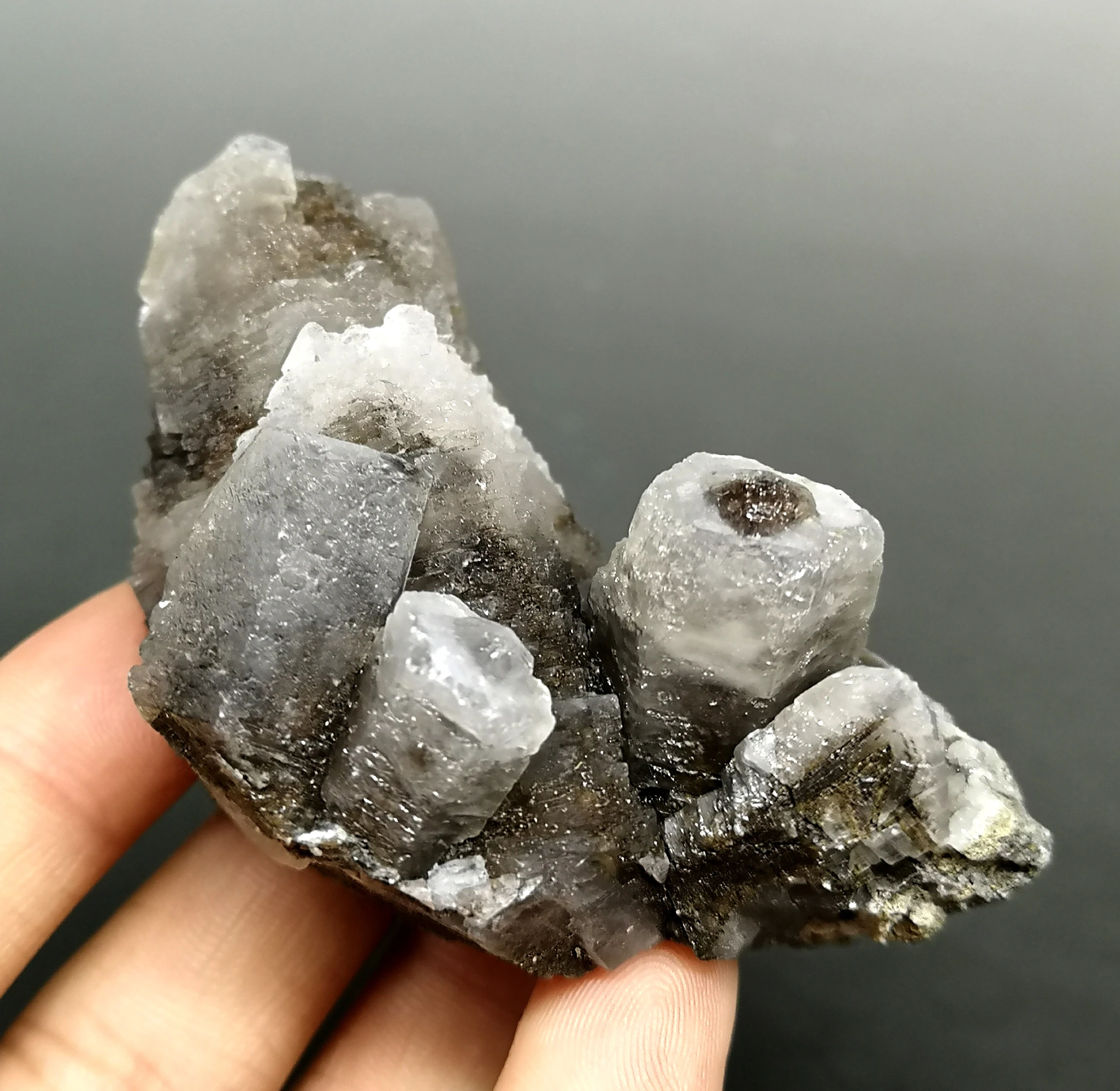 110g Natural Fluorescent Calcite Grey Columnar Calcspar Skeletal Raw Quartz Point Rough Crystal Cluster Minerals Specimen
110g Natural Fluorescent Calcite Grey Columnar Calcspar Skeletal Raw Quartz Point Rough Crystal Cluster Minerals Specimen