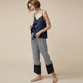 Women's Sexy Lace Patchwork Satin Sling Bow-knot Trousers 2pcs Pajamas Sets Loose Tempting Backless Soft Silk Pajama for Female
Women's Sexy Lace Patchwork Satin Sling Bow-knot Trousers 2pcs Pajamas Sets Loose Tempting Backless Soft Silk Pajama for Female