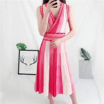 Sexy Ladies V-neck Striped Knit Dress Summer Slim Pink Vestidos Sleeveless Elegant Wrapped Chest Dress For Party and Club f968
Sexy Ladies V-neck Striped Knit Dress Summer Slim Pink Vestidos Sleeveless Elegant Wrapped Chest Dress For Party and Club f968