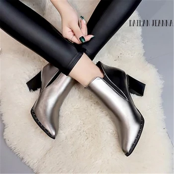 European style contracted Tide Girl Boots Woman British Style Rivet Boots Martin Boots Autumn Winter 2018 New High-heeled Shoes
European style contracted Tide Girl Boots Woman British Style Rivet Boots Martin Boots Autumn Winter 2018 New High-heeled Shoes