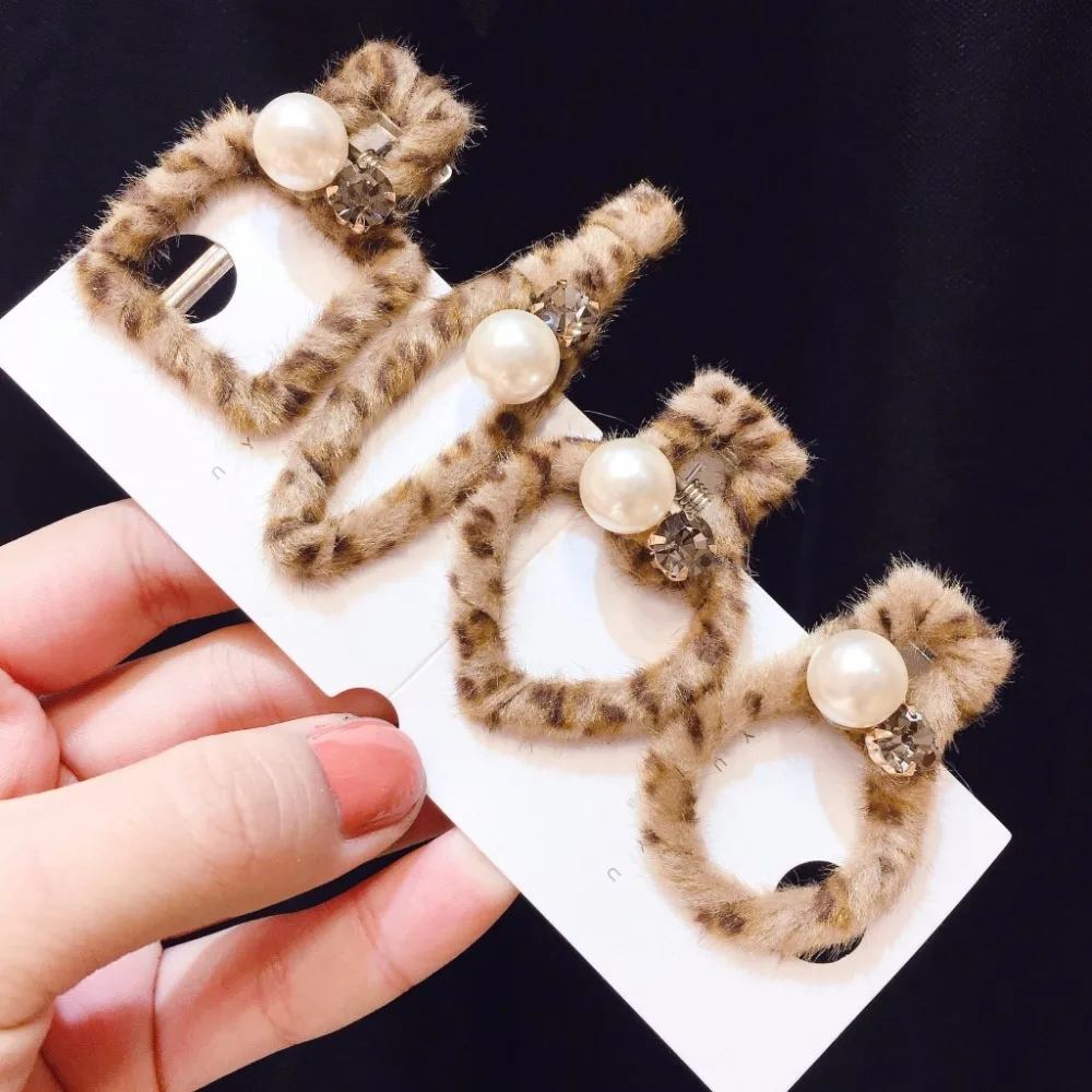 Korea Handmade Leopard Simulated pearl Barrettes Hairpins Hair clips for Women Head wear Accessories-SWAWHRP046C5
Korea Handmade Leopard Simulated pearl Barrettes Hairpins Hair clips for Women Head wear Accessories-SWAWHRP046C5