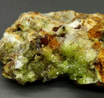 37g Natural RARE Pyromorphite green lead ore natural mineral crystals teaching specimen collection from China
37g Natural RARE Pyromorphite green lead ore natural mineral crystals teaching specimen collection from China