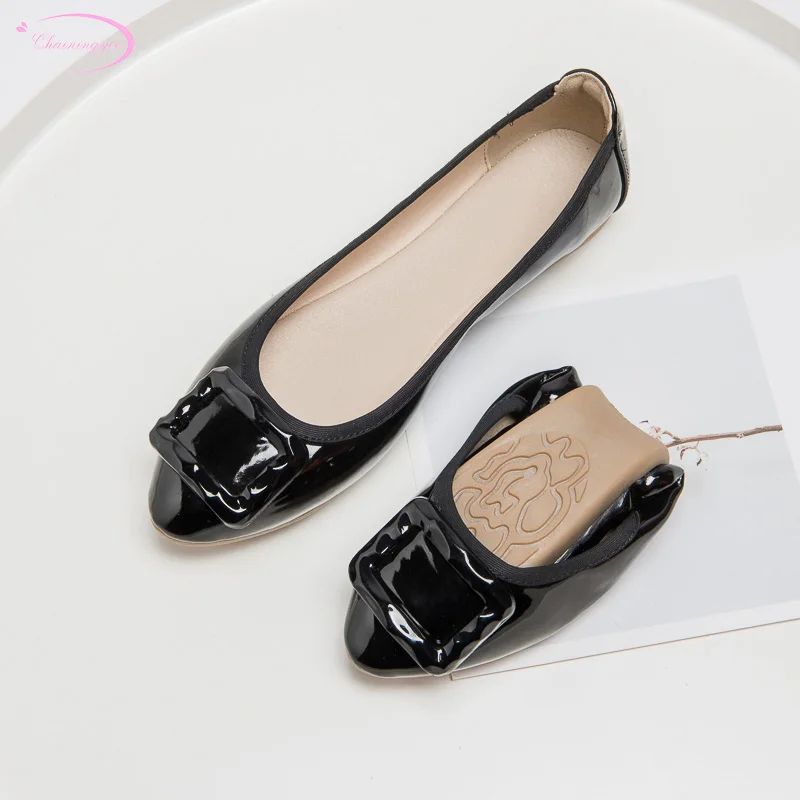 Japanese sweet style round toe soft foldable ballet shoes square buckle patent slip-on beige black red flat with women's shoes
Japanese sweet style round toe soft foldable ballet shoes square buckle patent slip-on beige black red flat with women's shoes