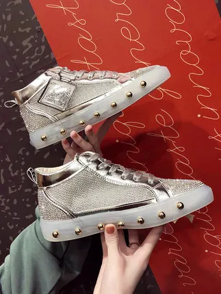 Single shoes female 2019 spring new rhinestone fashion wild casual flat rivet street shoot high-top shoes female ins
Single shoes female 2019 spring new rhinestone fashion wild casual flat rivet street shoot high-top shoes female ins