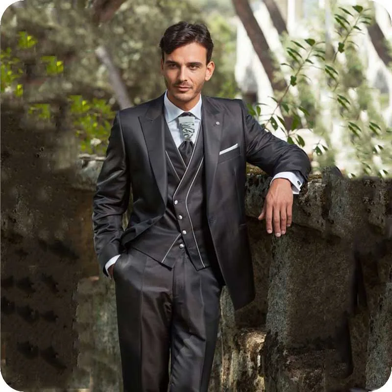 Smoking Jacket Black Men Suits for Wedding Peaked Lapel Vintage Groom Tuxedos Terno Masculino Prom Suit Coat Pants Vest 3Piece
Smoking Jacket Black Men Suits for Wedding Peaked Lapel Vintage Groom Tuxedos Terno Masculino Prom Suit Coat Pants Vest 3Piece