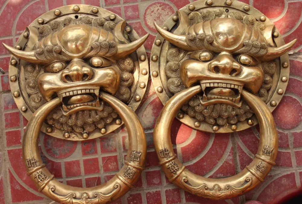 S02077 18" Chinese Bronze Fengshui Foo Fu Dog Guardion Lion Head Door knocker Gate Pair
S02077 18" Chinese Bronze Fengshui Foo Fu Dog Guardion Lion Head Door knocker Gate Pair