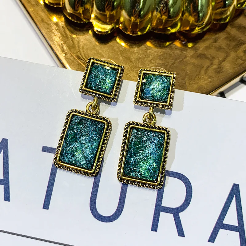 2019 Korean hit vintage jewelry elegant green resin dangle earrings square metal drop earrings for women gift
2019 Korean hit vintage jewelry elegant green resin dangle earrings square metal drop earrings for women gift