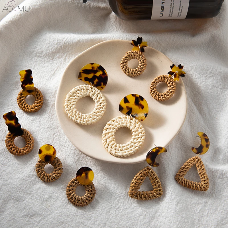 AOMU 2019 Handmade Wooden Straw Weave Rattan Vine Braid Hollow Round Geometric Acrylic Semi-Circle Stud Earrings For Women Girl
AOMU 2019 Handmade Wooden Straw Weave Rattan Vine Braid Hollow Round Geometric Acrylic Semi-Circle Stud Earrings For Women Girl