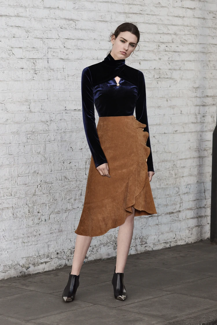 High quality long sleeve Stretch velvet Shirts tops+ ruffles skirts two piece set 2018 Autumn runway corduroy skirts suits D418
High quality long sleeve Stretch velvet Shirts tops+ ruffles skirts two piece set 2018 Autumn runway corduroy skirts suits D418