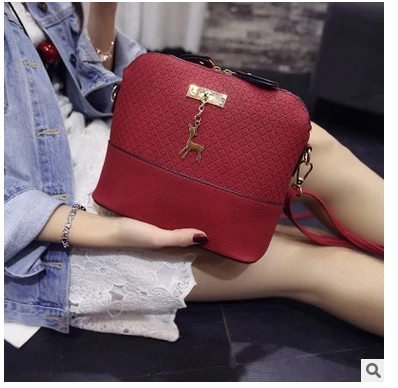 2017 Spring new female Handbags embossed lattice deer shells fashion stereotypes shoulder bag Korean version of Messenger bag
2017 Spring new female Handbags embossed lattice deer shells fashion stereotypes shoulder bag Korean version of Messenger bag