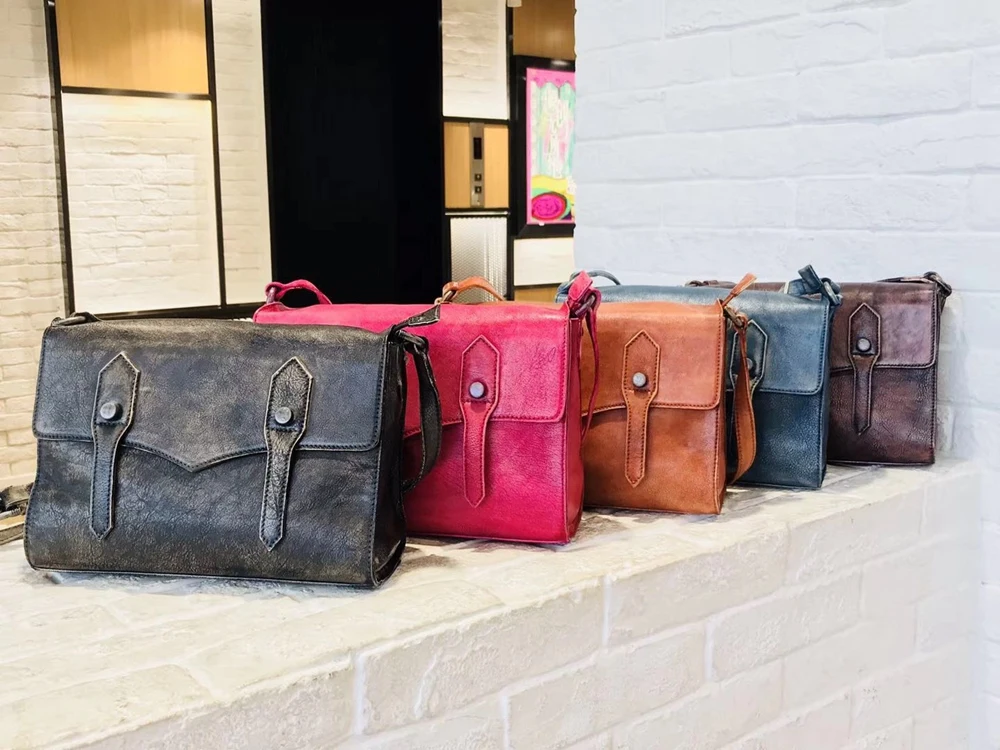 XHTY leather crossbody bag hand-brushed first layer leather retro vegetable tanned shoulder messenger bag free postage
XHTY leather crossbody bag hand-brushed first layer leather retro vegetable tanned shoulder messenger bag free postage