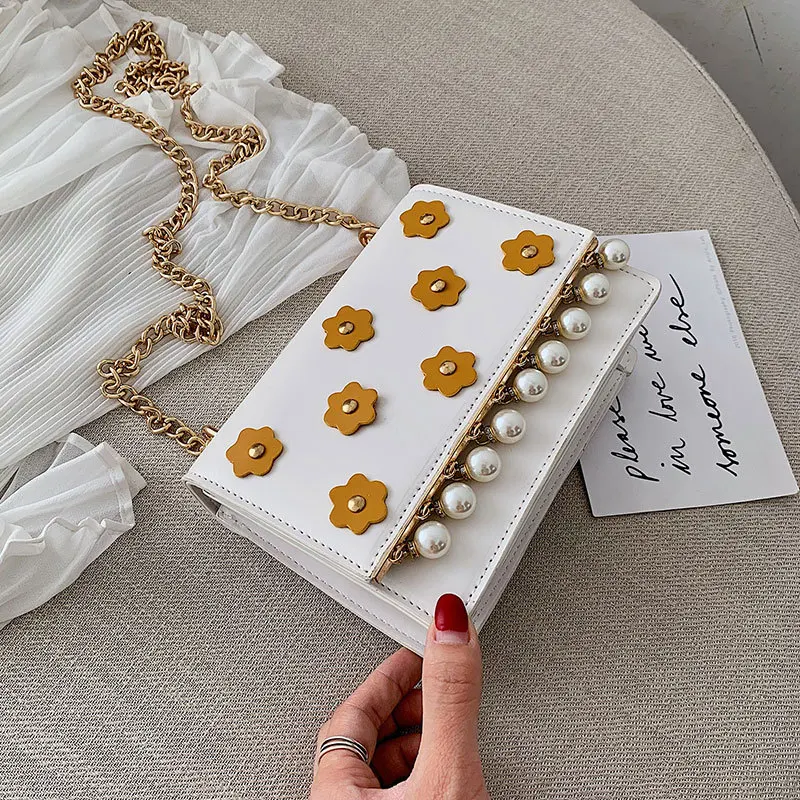 Simple Style Small Messenger Bag High Quality Chain Shoulder Bag 2019 Luxury Crossbody Bag with Pearl Sweet Appliques Square Bag
Simple Style Small Messenger Bag High Quality Chain Shoulder Bag 2019 Luxury Crossbody Bag with Pearl Sweet Appliques Square Bag