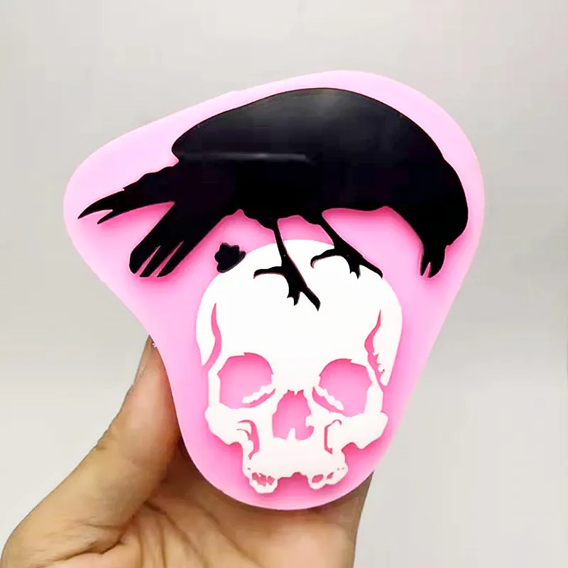 New product! Black crow bite skull mold sugar chocolate silicone mold cake decoration tool
New product! Black crow bite skull mold sugar chocolate silicone mold cake decoration tool