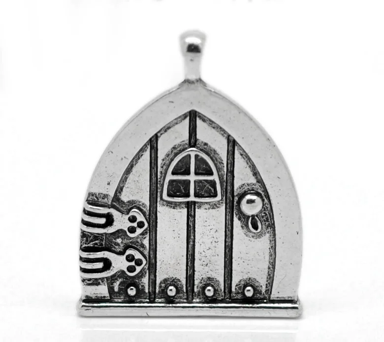 DoreenBeads Zinc metal alloy Charm Pendants House Antique Silver 3.5cm(1 3/8") x 27mm(1 1/8"), 1 Pc
DoreenBeads Zinc metal alloy Charm Pendants House Antique Silver 3.5cm(1 3/8") x 27mm(1 1/8"), 1 Pc