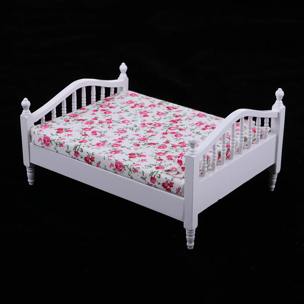 1/12 Dollhouse Miniature Furniture Toy - Solid Wood Princess Bed With Floral Pillow For Dolls House Bedroom Ornament Accessory
1/12 Dollhouse Miniature Furniture Toy - Solid Wood Princess Bed With Floral Pillow For Dolls House Bedroom Ornament Accessory