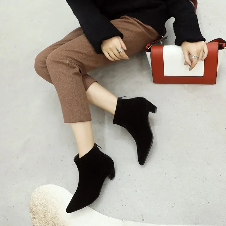 Big Size 11 12 13 14 15 Ma'am Low-heel Short boots Pure color Pointed Boot barrel High heel boots
Big Size 11 12 13 14 15 Ma'am Low-heel Short boots Pure color Pointed Boot barrel High heel boots