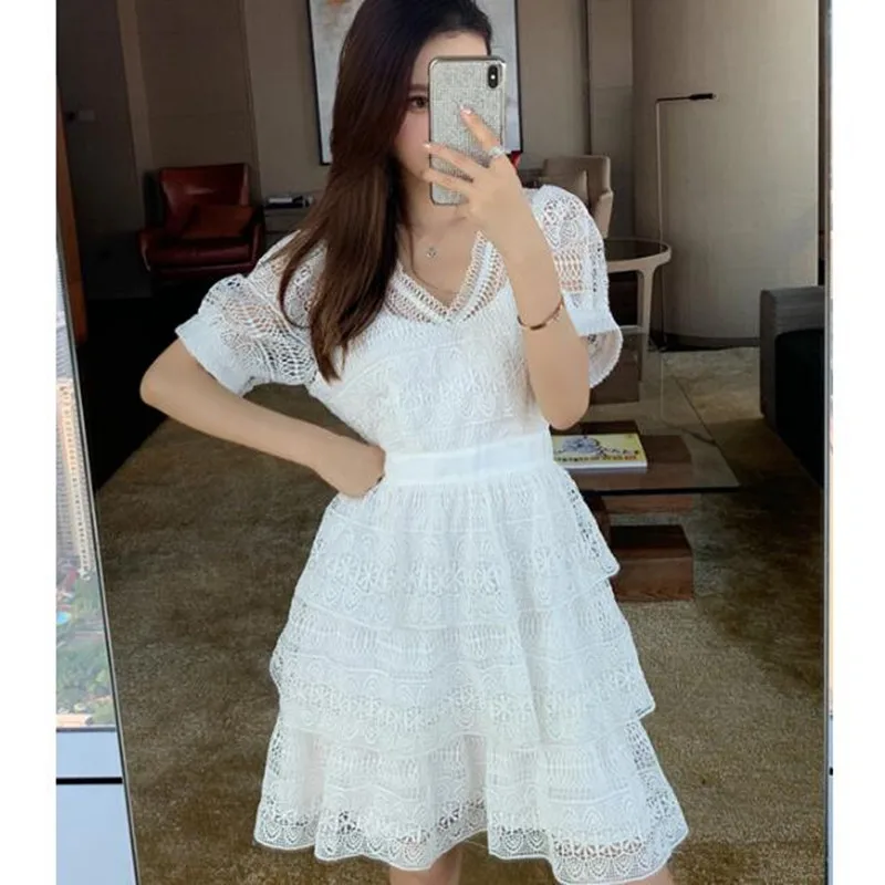 2019 Summer Dress Women's High Quality Puff Sleeve V-neck White Lace Dress Vestido Water-soluble Lace splicing Short Party Dress
2019 Summer Dress Women's High Quality Puff Sleeve V-neck White Lace Dress Vestido Water-soluble Lace splicing Short Party Dress