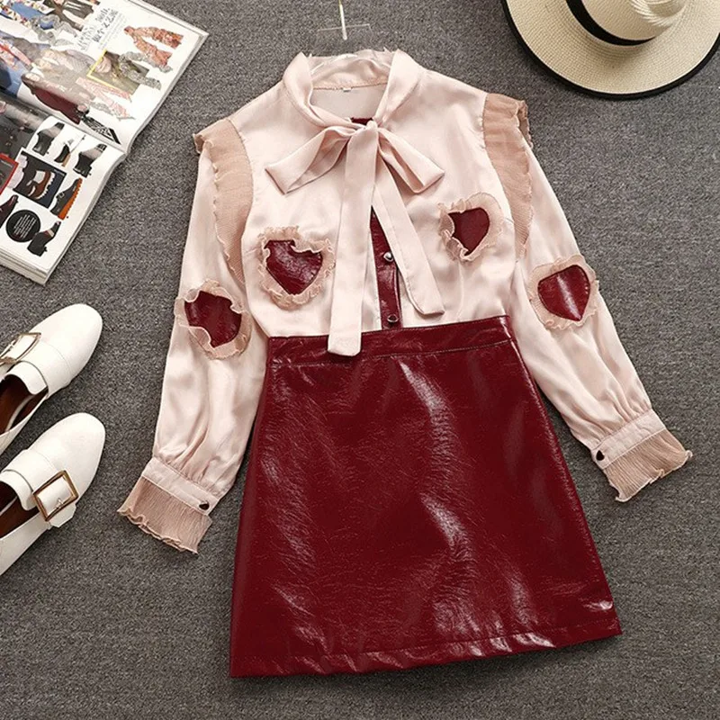 2019 Spring Women's Ribbon Bow Tie Collar Heart PU Patchwork Chiffon Blouse Shirt+Red PU Leather Skirt Two-piece Girl Skirt Suit
2019 Spring Women's Ribbon Bow Tie Collar Heart PU Patchwork Chiffon Blouse Shirt+Red PU Leather Skirt Two-piece Girl Skirt Suit