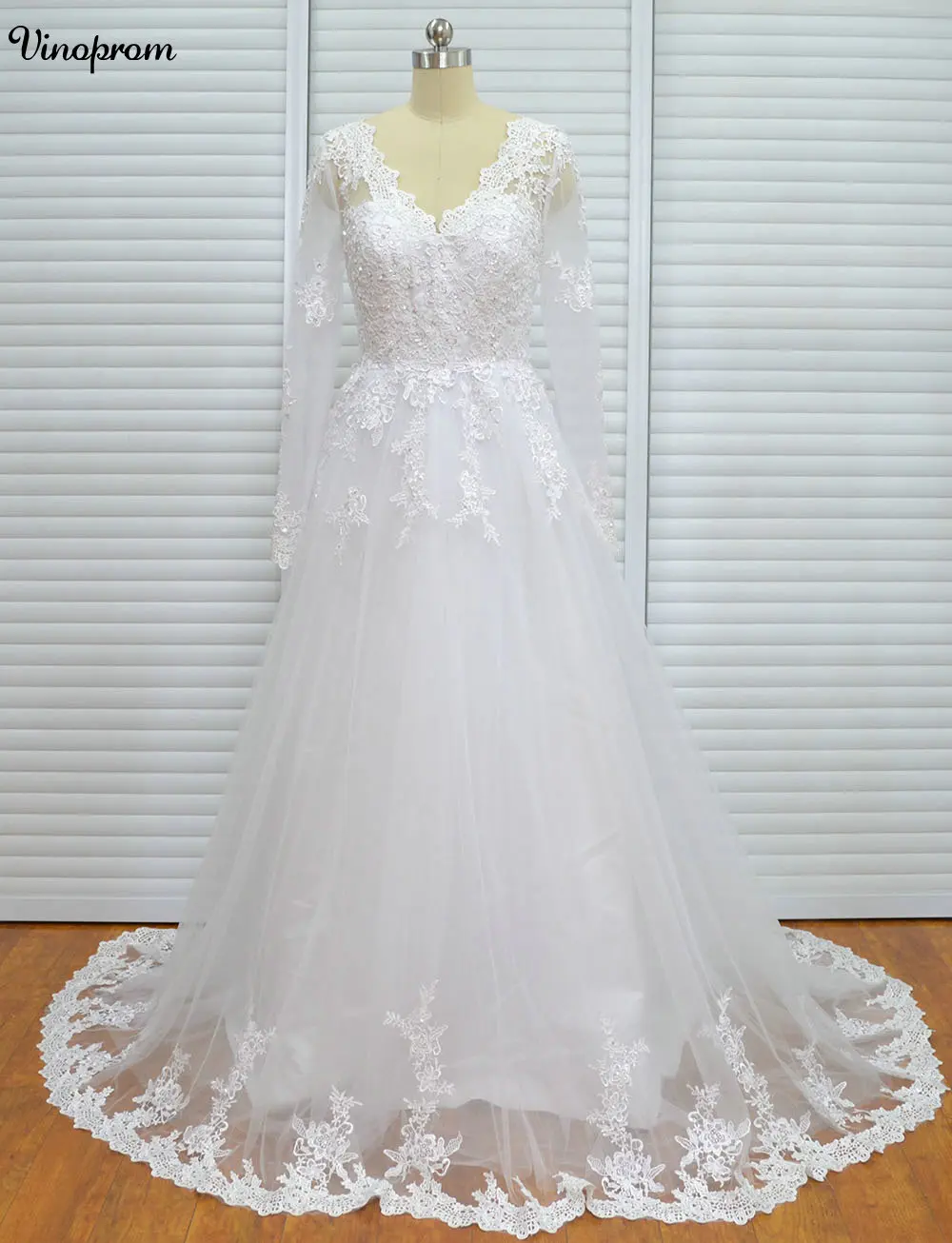 2017 A-line Wedding Dresses Long Sleeves Sheer V-Neck with Applioques Tulle Vestido De Novia Elegant Bridal Gowns Custom
2017 A-line Wedding Dresses Long Sleeves Sheer V-Neck with Applioques Tulle Vestido De Novia Elegant Bridal Gowns Custom