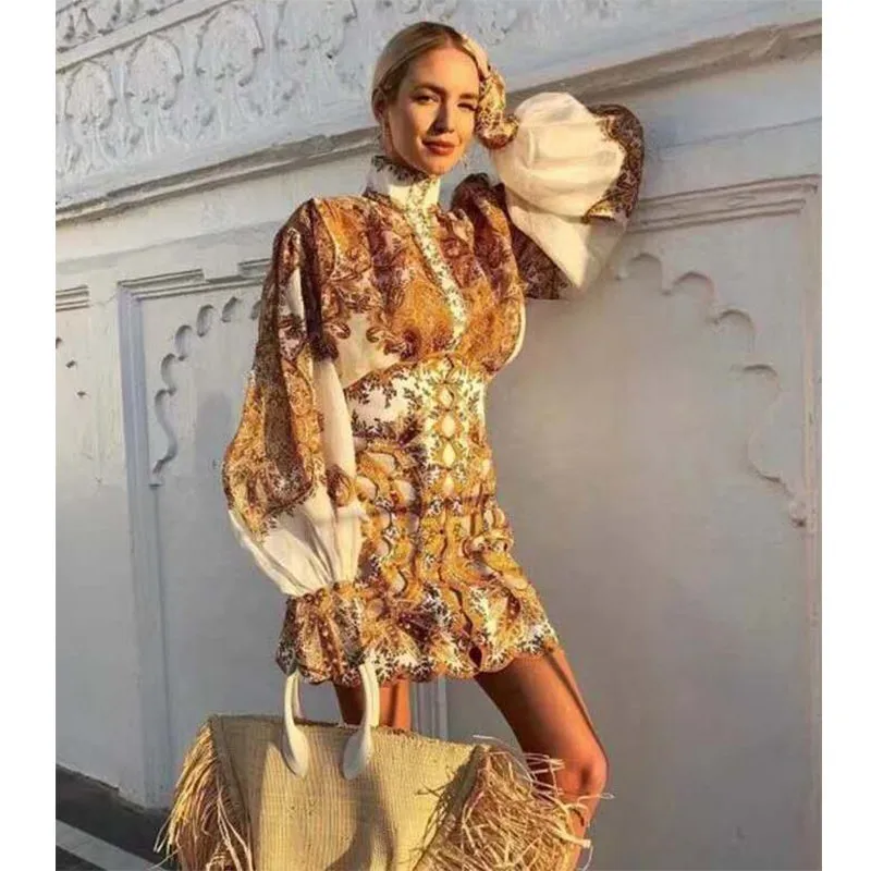 CCCC Elegant Embroidery Short Skirt High Waist Hollow Out Gold Print Mini Skirt 3D Cutting Beaded Skirts 2019 Runway Designer
CCCC Elegant Embroidery Short Skirt High Waist Hollow Out Gold Print Mini Skirt 3D Cutting Beaded Skirts 2019 Runway Designer