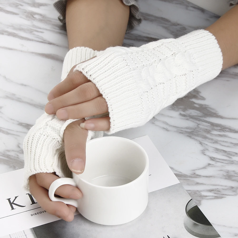 1 Pair 7 Colors New Fashion Men and Women Knitted Wool Gloves Hand Care Solid Fingerless Mitten Winter Soft Warm Lady Gloves
1 Pair 7 Colors New Fashion Men and Women Knitted Wool Gloves Hand Care Solid Fingerless Mitten Winter Soft Warm Lady Gloves