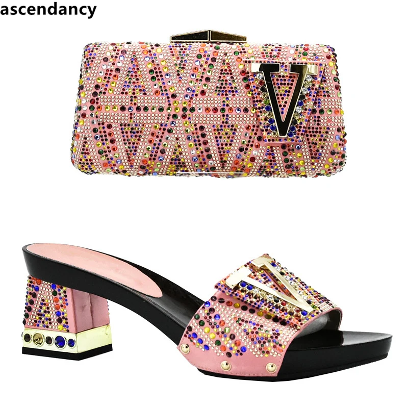 New Arrival African Matching Shoes and Bags Italian In Women Nigerian Women Wedding Shoes and Bag Set Decorated with Rhinestone
New Arrival African Matching Shoes and Bags Italian In Women Nigerian Women Wedding Shoes and Bag Set Decorated with Rhinestone