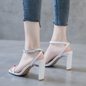 2019 new square head high heels one button soft leather open toe thick with wild sandals women
2019 new square head high heels one button soft leather open toe thick with wild sandals women