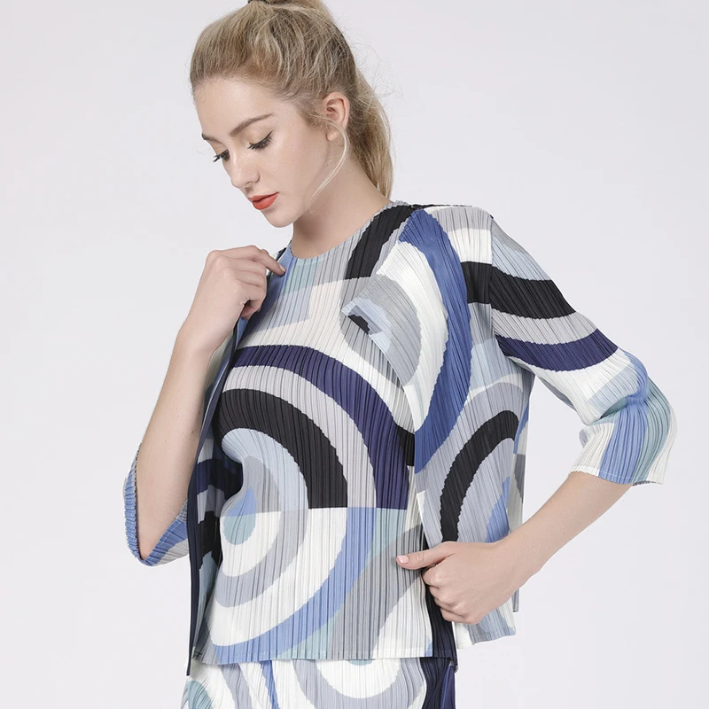 LANMREM 2019 Summer New Pleated Clothes For Women Short Type Cardigans Coat Three Quarter Sleeve Printing Casual Loose NA933
LANMREM 2019 Summer New Pleated Clothes For Women Short Type Cardigans Coat Three Quarter Sleeve Printing Casual Loose NA933