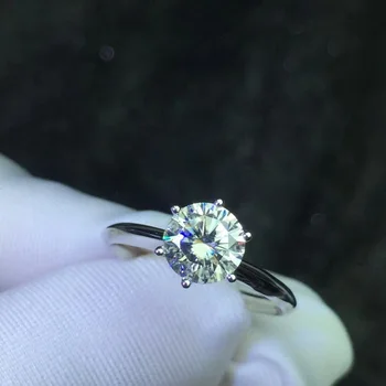 Wedding Moissanite Diamond Ring Genuine 18K 750 White Gold D color VVS 005 Have a certificate
Wedding Moissanite Diamond Ring Genuine 18K 750 White Gold D color VVS 005 Have a certificate