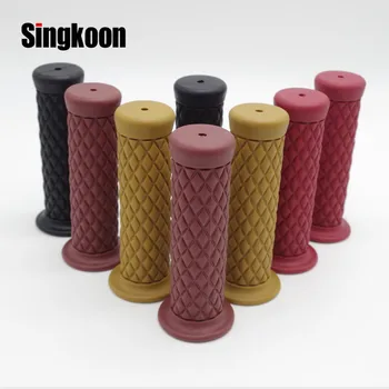 Universal 7/8" 22MM Motorcycle handlebar grips Vintage Motorbike handle bar grip For Royal Enfield Ducati Scrambler Cafe Racer
Universal 7/8" 22MM Motorcycle handlebar grips Vintage Motorbike handle bar grip For Royal Enfield Ducati Scrambler Cafe Racer