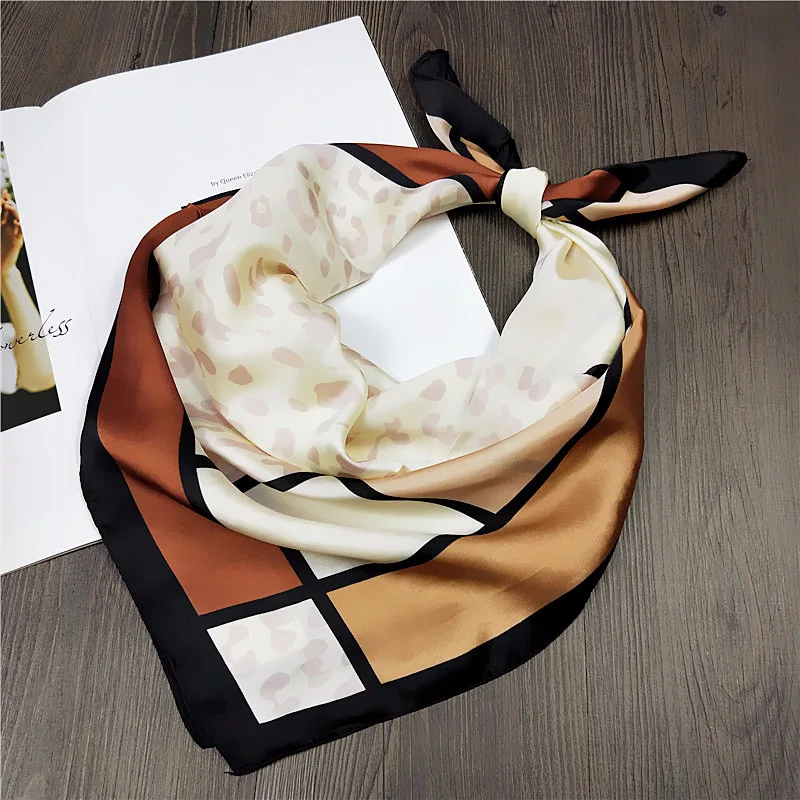 Cute Patchwork Scarf Women Leopard Printed Square Silk Scarves 70*70cm 2019 New Fashion Small Headband Neck Kerchief Bag Scarf
Cute Patchwork Scarf Women Leopard Printed Square Silk Scarves 70*70cm 2019 New Fashion Small Headband Neck Kerchief Bag Scarf