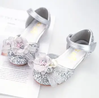 Exquisite flower girl shoes bow ribbon princess dance shoes sequin kids baotou casual student children performance Half sandals
Exquisite flower girl shoes bow ribbon princess dance shoes sequin kids baotou casual student children performance Half sandals