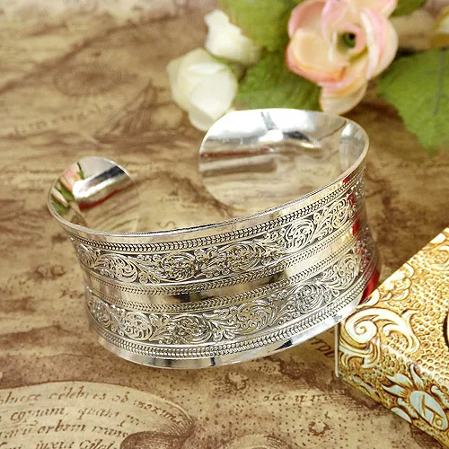 New Fashion Asian Vintage Beautiful Tibetan Silver Cuff Bangles Retro Crave Flower Zinc Alloy Bracelets for women Dress
New Fashion Asian Vintage Beautiful Tibetan Silver Cuff Bangles Retro Crave Flower Zinc Alloy Bracelets for women Dress
