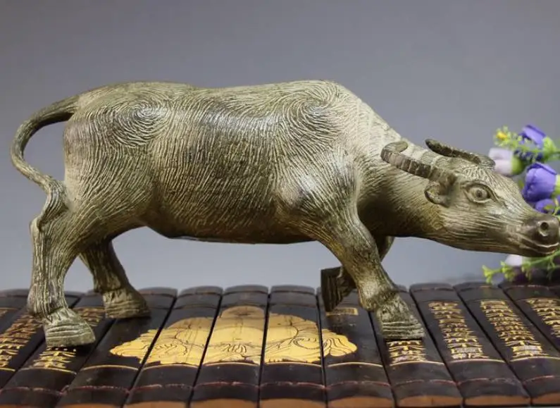 Antique QingDynasty Bronze cow statue/ sculpture, Home Decoration,best collection & adornment
Antique QingDynasty Bronze cow statue/ sculpture, Home Decoration,best collection & adornment