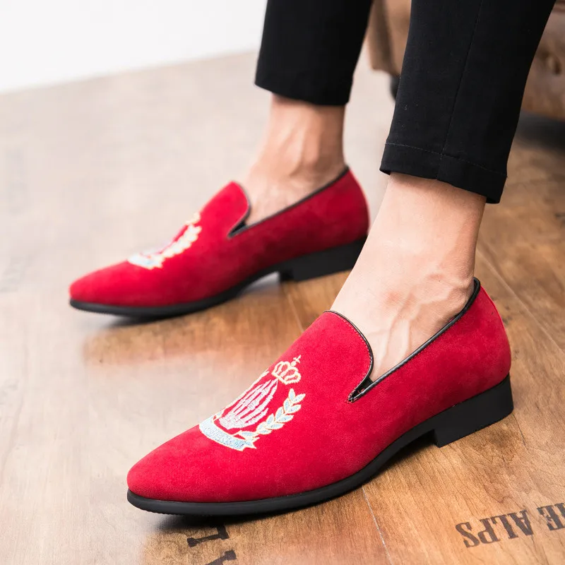 New Brand Style Men Loafers Exquisite Crown Embroidery Business Dress Shoes Elegant Shoes For Man Fashion Casual Men's Flats 45
New Brand Style Men Loafers Exquisite Crown Embroidery Business Dress Shoes Elegant Shoes For Man Fashion Casual Men's Flats 45
