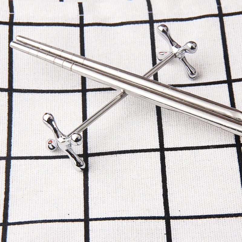 Plum blossom style chopstick rest Metal silver color tableware holder Home kitchen hotel chopsticks storage decor gift
Plum blossom style chopstick rest Metal silver color tableware holder Home kitchen hotel chopsticks storage decor gift