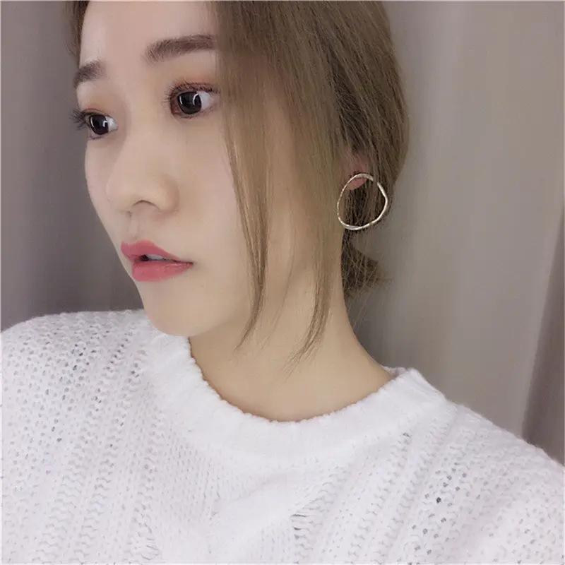 Popular retro geometric irregular circle stud earrings Temperament hollow out contracted earrings Fashion jewelry for women gift
Popular retro geometric irregular circle stud earrings Temperament hollow out contracted earrings Fashion jewelry for women gift