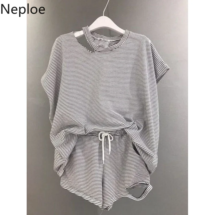 Neploe Korean Stripe Women's Set Short Sleeve O-neck Causal T-shirt + Lace Up Stretch Waist Shorts Summer Hole Sets 53140
Neploe Korean Stripe Women's Set Short Sleeve O-neck Causal T-shirt + Lace Up Stretch Waist Shorts Summer Hole Sets 53140