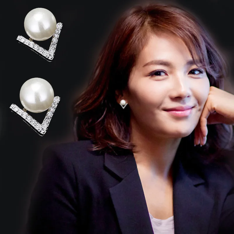 South Korea new hot jewelry wild triangle pearl earrings wholesale girls the best gift
South Korea new hot jewelry wild triangle pearl earrings wholesale girls the best gift