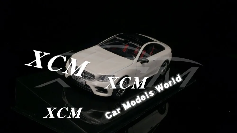 Diecast Car Model for E-Class E-Klasse Coupe 1:43 (Pearl White) + SMALL GIFT!!!!! 
Diecast Car Model for E-Class E-Klasse Coupe 1:43 (Pearl White) + SMALL GIFT!!!!!