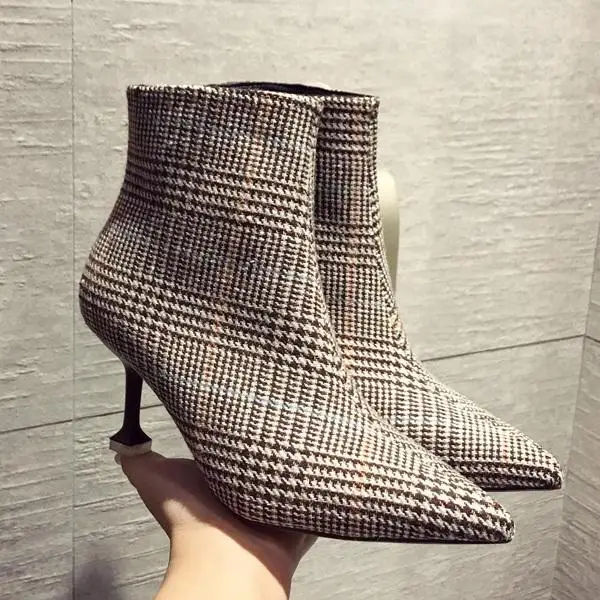 Ladies new snow boots, non-slip wear, warm and comfortable, fine workmanship, perfect product, model complete
Ladies new snow boots, non-slip wear, warm and comfortable, fine workmanship, perfect product, model complete