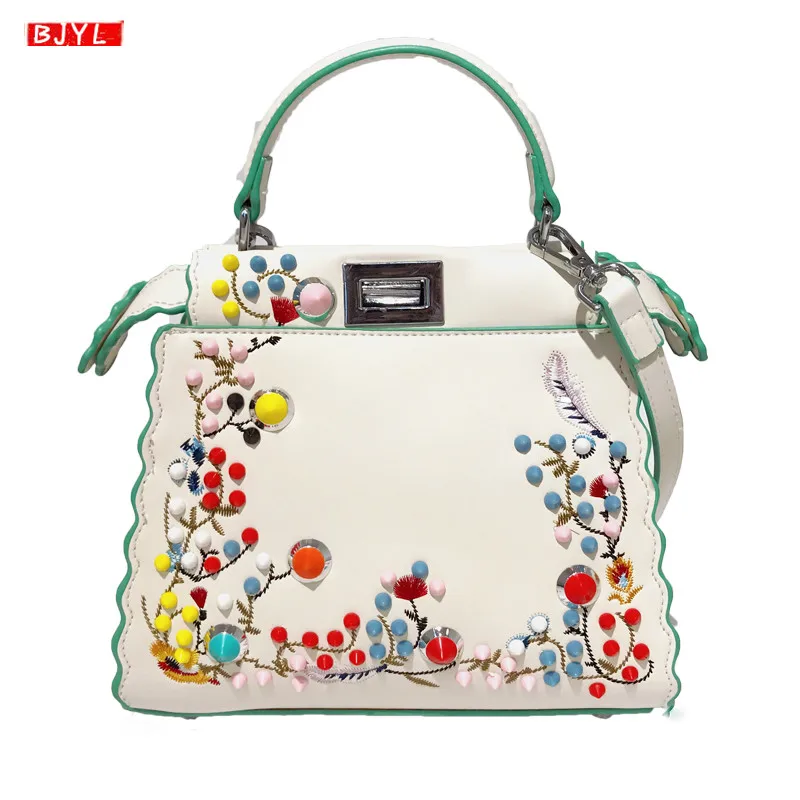 Casual fashion Women's handbags 2019 new Messenger bags female shoulder crossbody bag women embroidery rivet bags bolsa feminina
Casual fashion Women's handbags 2019 new Messenger bags female shoulder crossbody bag women embroidery rivet bags bolsa feminina