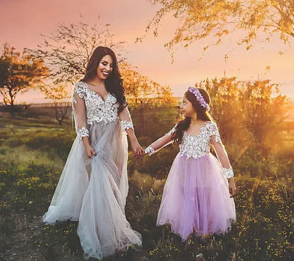 Long sleeves lilac purple mother and daughter dresses laces long tulle little princess girl birthday celebration party gown
Long sleeves lilac purple mother and daughter dresses laces long tulle little princess girl birthday celebration party gown