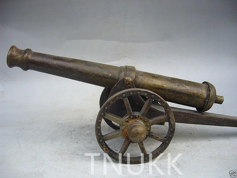 TNUKK Decorated Old Handwork Pure copper statue of miniature Artillery decoration gifts toys collection of metal crafts.
TNUKK Decorated Old Handwork Pure copper statue of miniature Artillery decoration gifts toys collection of metal crafts.