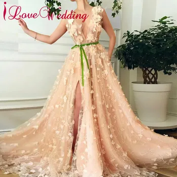 New Arrival 2019 A Line Evening Dress Sexy V Neck Flower Lace Formal Dress Custom made Special Occasion Evening Party Gown
New Arrival 2019 A Line Evening Dress Sexy V Neck Flower Lace Formal Dress Custom made Special Occasion Evening Party Gown