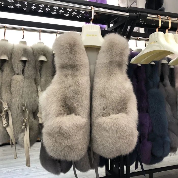 rf0293 Winter New Design Real Fox Fur Vest Women Full Pelt Fluffy Natural Fur Gilet whole leather
rf0293 Winter New Design Real Fox Fur Vest Women Full Pelt Fluffy Natural Fur Gilet whole leather