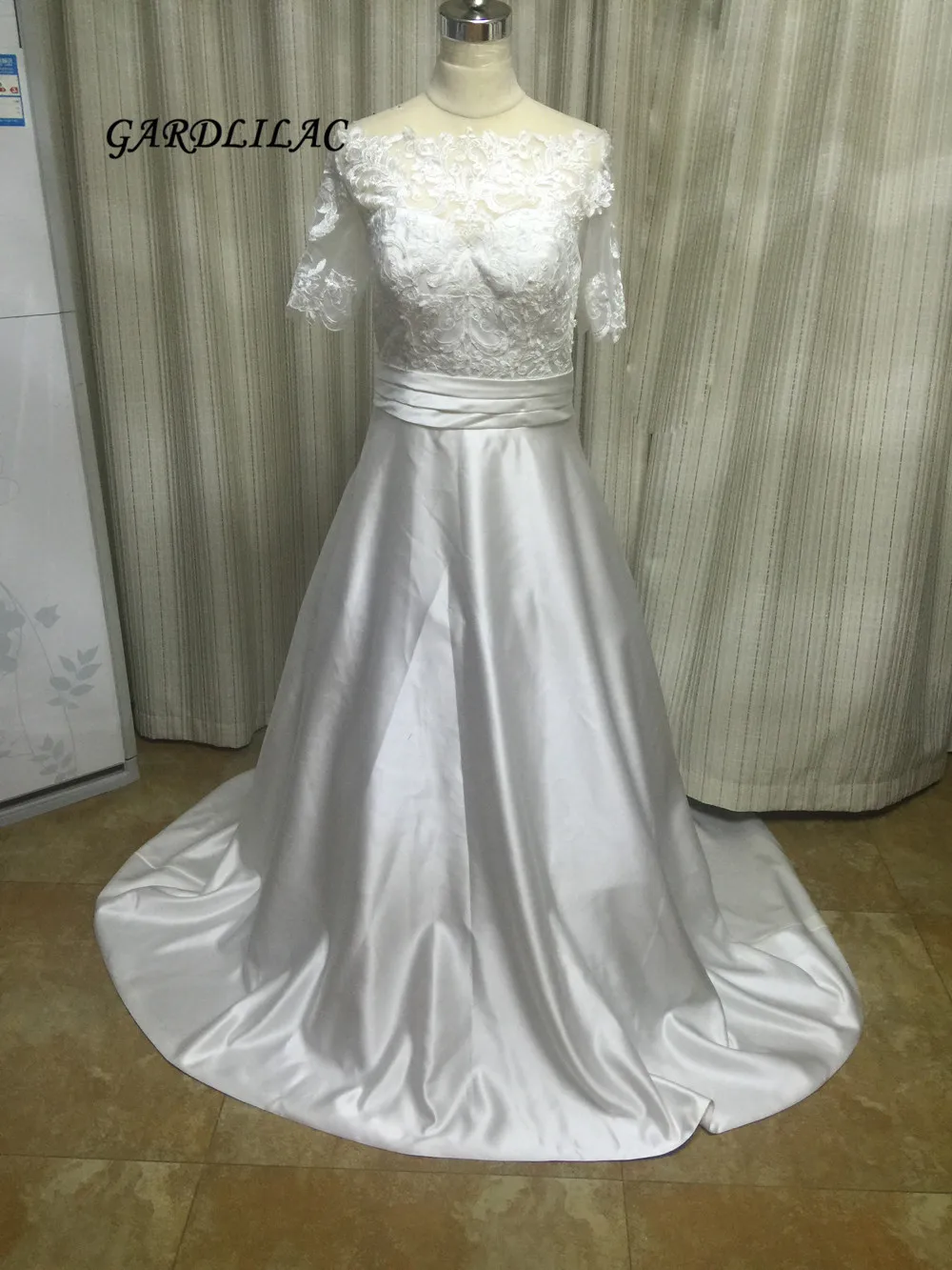 New White Plus Size Wedding Dresses 2017 Lace Short Sleeve Bridal Gown A-line Bridal Gown Court Train Vestido de noiva
New White Plus Size Wedding Dresses 2017 Lace Short Sleeve Bridal Gown A-line Bridal Gown Court Train Vestido de noiva