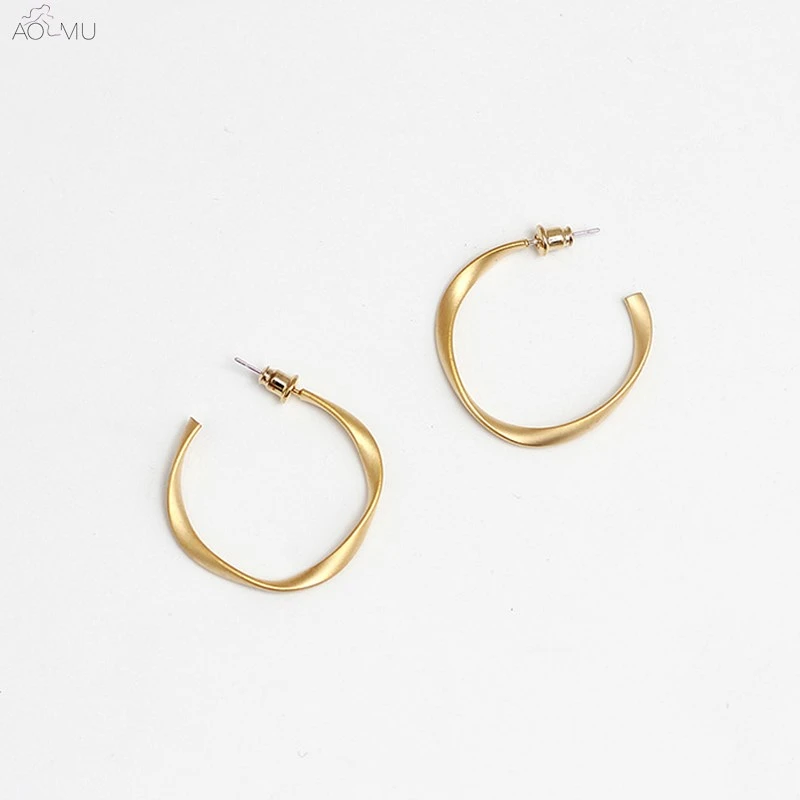 AOMU S925 Sterling Silver Pin Geometric Matte Metal Twisted Round Circle Stud Earring For Women Girl Semicircle Broncos Party
AOMU S925 Sterling Silver Pin Geometric Matte Metal Twisted Round Circle Stud Earring For Women Girl Semicircle Broncos Party