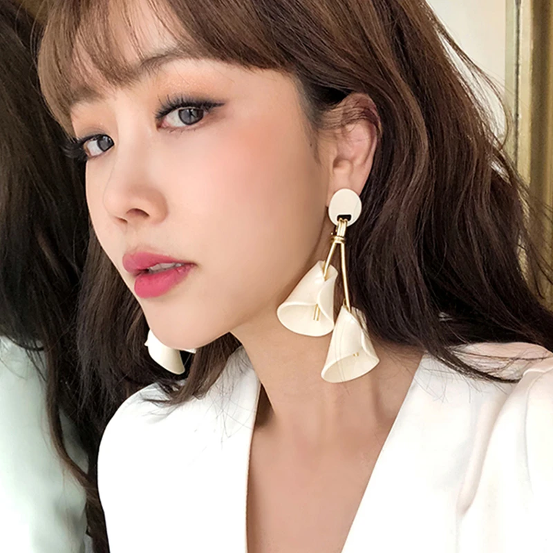 HUANZHI 2019 Exaggerate S925 Silver Pin Stereoscopic Petal Flower Resin Long Drop Earrings for Women Girl Party Wedding Travel
HUANZHI 2019 Exaggerate S925 Silver Pin Stereoscopic Petal Flower Resin Long Drop Earrings for Women Girl Party Wedding Travel