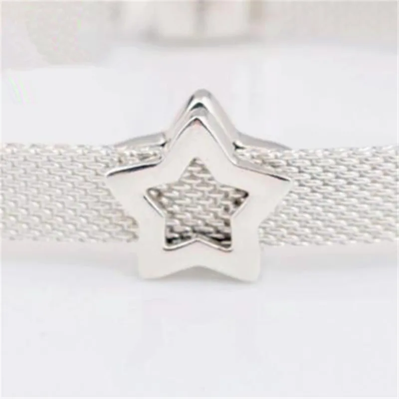 The new R series 925 sterling silver original charm sleek star Silver clip charm for women's woven chain adds charm
The new R series 925 sterling silver original charm sleek star Silver clip charm for women's woven chain adds charm